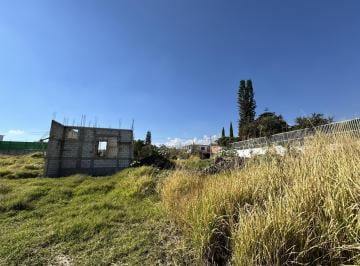 Terreno / Lote · 422m² · 2 Recámaras · 2 Estacionamientos · Terreno en Venta en Jardines de Tlayacapan, Morelos.