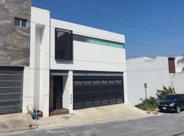 Casa · 545m² · 4 Recámaras · 2 Estacionamientos · Casa en Venta Prados de La Sierra Zona Sur Monterrey
