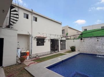 Casa · 196m² · 4 Recámaras · 2 Estacionamientos · Casa Venta Alberca, Terreno Excedente, Frente Parque, Dominio Cumbre