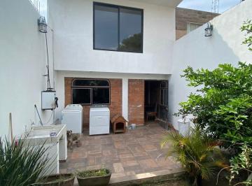 Casa · 160m² · 4 Recámaras · 2 Estacionamientos · Dos Departamentos en Pueblo Santa Maria de Guido
