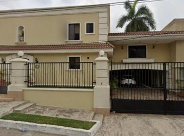 Casa de 5 habitaciones, Tampico · Venta de Casa en Estado de Tamaulipas en El Municipio de Tampico en La Colonia Petrolera