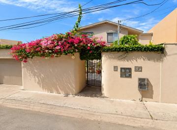 Casa de 4 habitaciones, Tijuana · Casa en Venta en Tijuana B. C. | 4 Recámaras | Jardín | 2 Estacionamientos