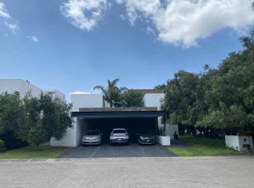 Casa en condominio 760m² Renta Jurica · Residencia de Lujo en Villas Regency, Jurica | 4 Recámaras (1 en P. B.), Estudio y Acción Al Club