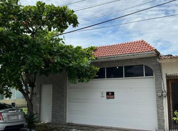 Casa · 400m² · 3 Recámaras · 3 Estacionamientos · Casa en Venta de Una Planta en Floresta Veracruz