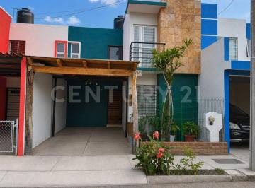 Casa · 155m² · 3 Recámaras · 1 Estacionamiento · Renta de Propiedad en Fraccionamiento Los Triangulos Amueblada y Equipada