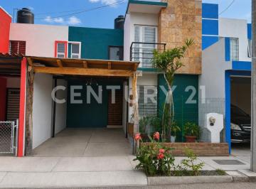 Casa · 155m² · 3 Recámaras · 1 Estacionamiento · Renta de Propiedad en Fraccionamiento Los Triangulos Amueblada y Equipada