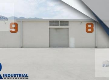 Bodega comercial · 700m² · 4 Estacionamientos · Bodega Comercial en Renta en Centro de Monterrey