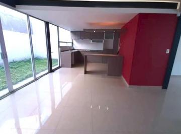 Casa · 200m² · 3 Recámaras · 2 Estacionamientos · Casa con Vigilancia en Venta en Lomas Verdes