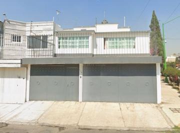 Casa de 4 habitaciones, Coyoacán · Casa en Remate en Zona Exclusiva y Tranquila en Paseos de Taxqueña Coyoacan Ciudad de Mexico
