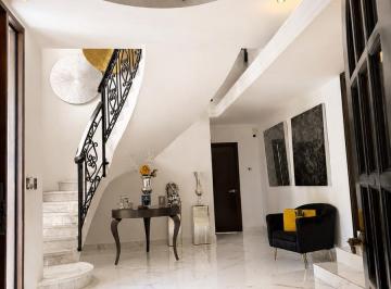 Casa · 471m² · 5 Recámaras · 3 Estacionamientos · Casa en Venta en Cumbres 2o Sector