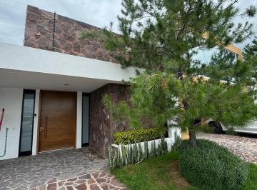 Casa · 402m² · 3 Recámaras · 4 Estacionamientos · Casa en Renta en Campiña del Bosque Zona Norte