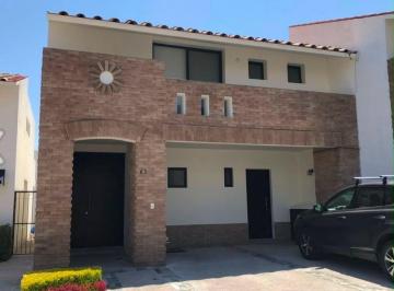 Casa · 280m² · 3 Recámaras · 2 Estacionamientos · Renta Casas Queretaro Juriquilla Cumbres del Lago Triana