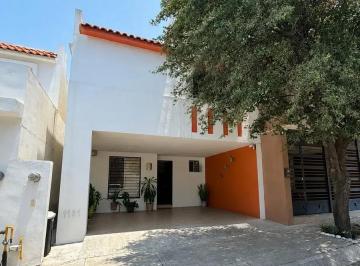 1 · Casa en Venta en Cumbres San Agustín | Amplios Espacios y Excelente Ubicación