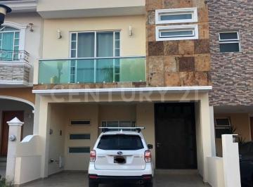 Casa · 160m² · 4 Recámaras · 2 Estacionamientos · Renta de Casa, Real de Valdepeñas, Zapopan, Jalisco