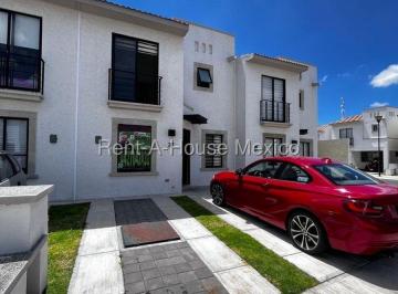 Casa de 3 habitaciones, El Marqués · Casa en Renta de 3 Recámaras con Espacio Para 4ta Recámara en Planta Baja – Zakia, Querétaro