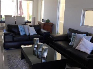 Casa en condominio de 4 habitaciones, Aguascalientes · Casa en Renta 4 Rec 1 en Pb con Baño, Privada con Alberca Xenia 16000