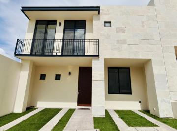 Casa · 137m² · 3 Recámaras · 2 Estacionamientos · Casa en Renta en Querétaro a Unos Minutos de Los Arcos