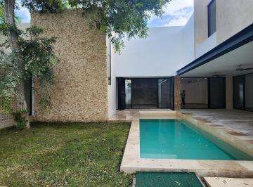 Casa · 650m² · 5 Recámaras · 3 Estacionamientos · Casa en Venta Al Norte de Merida