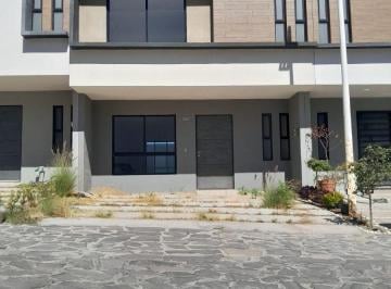 Casa de 3 habitaciones, Tlajomulco de Zúñiga · Casa en Venta en El Fraccionamiento Elementia, Cerca de La Av Camino Real a Colima.