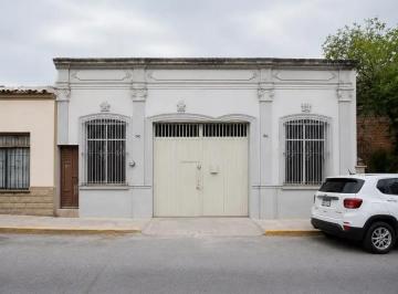 1 · Casa Comercial en Venta en El Centro de Monterrey con Amplio Terreno