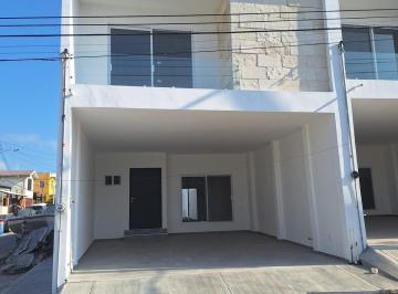 Casa · 210m² · 3 Recámaras · Casa en Loma del Gallo