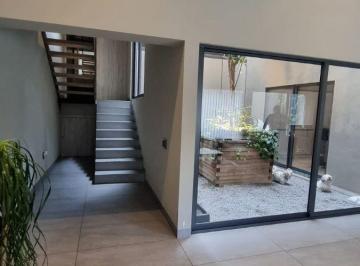 Casa de 4 habitaciones, Atizapán de Zaragoza · Casa en Lomas de Bellavista | un Árbol Que Vive Dentro de La Casa