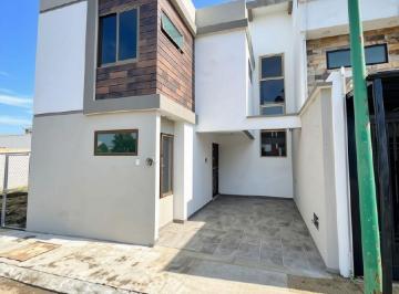 Casa de 3 habitaciones, Coatepec · Casa en Venta en Coatepec| 3 Recamaras con Una en Planta Baja y Baño Completo| 4 Baños | Cochera