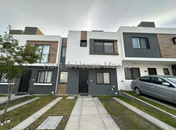 Casa · 110m² · 3 Recámaras · 2 Estacionamientos · Casa en Renta de 3 Recámaras en Privada con Alberca – Querétaro