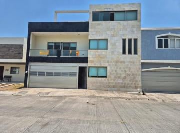 Casa · 200m² · 3 Recámaras · 2 Estacionamientos · Casa en Fraccionamiento Lomas del Sol