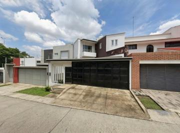 Casa de 5 habitaciones, Guadalajara · Rcda. del Nardo 3476, Col. Monraz, 44678 Guadalajara, Jalisco