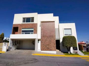 Casa en condominio · 320m² · 4 Recámaras · 2 Estacionamientos · En Renta Casa Residencial en Fraccionamiento Cholula, Puebla