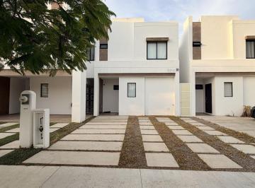 Casa · 3 Recámaras · 2 Estacionamientos · Casa en Mazatlán