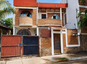 17b9ba0162053a5ba9bc2814eb35a2e2b90308bbccdd5b1656389490aa04f6a1 · Casa con 2 Estudios Independientes a 2 Cuadras del Mar