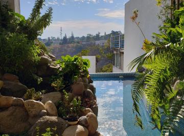 Casa de 4 habitaciones, Cuernavaca · Casa en Venta en Fraccionamiento Privado con Amplio Jardín