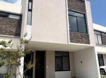 Casa en condominio de 4 habitaciones, Tlajomulco de Zúñiga · Hermosa Casa en Venta de 3 Pisos en Puerta Magnolia