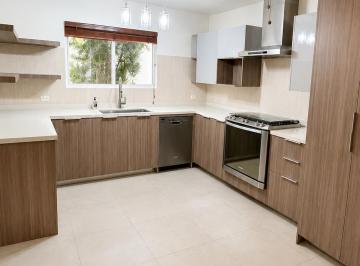 Casa de 4 habitaciones, Monterrey · Casa en Renta de 3 Plantas, Ubicada en Privada en Zona Valle Ote!