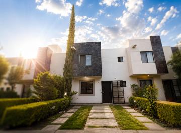 Casa de 4 habitaciones, El Marqués · Casa en Venta en Rincones del Marqués, 4 Recámaras, 2.5 Baños, 2 Autos, Hermosa!
