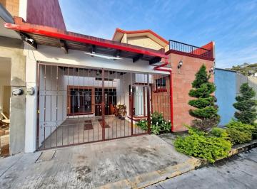 Casa de 4 habitaciones, Coatepec · Casa en Venta en Coatepec | 4 Recámaras, Bar y Amplia Terraza