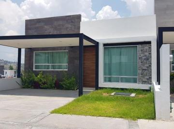 Casa · 160m² · 2 Recámaras · 2 Estacionamientos · Casa en Venta en Cañadas del Arroyo de Una Planta con Acabados