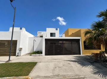 Casa de 3 habitaciones, Mérida · Casa en Renta Amueblada y Equipada en Las Americas