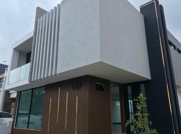 Casa · 266m² · 4 Recámaras · 4 Estacionamientos · Venta Casa en Casa Fuerte