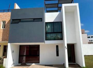 Casa · 5 Recámaras · 3 Estacionamientos · Casa en Los Robles Zapopan