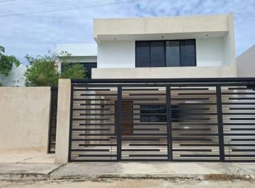 Casa · 330m² · 4 Recámaras · 3 Estacionamientos · Casa Renta Temozon Norte 8