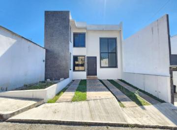 Casa de 3 habitaciones, Coatepec · Casa en Venta en Campo Viejo, Coatepec, 3 Recámaras, Una en Planta Baja, Sala Doble Altura y Jardin