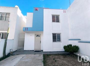 Casa · 117m² · 3 Recámaras · 2 Estacionamientos · Renta Casa Amueblada, Las Lomas