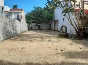 Terreno / Lote · 500m² · 1 Recámara · 1 Estacionamiento · Terreno en Renta de 500 m² Sobre Av Colosio, Cancún