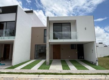 Casa · 186m² · 3 Recámaras · 2 Estacionamientos · Casa en Renta Nueva en Lomas de Angelopolis