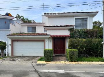 1 · Casa en Renta en Jardin Real, Zapopan