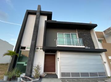 Casa · 180m² · 4 Recámaras · 2 Estacionamientos · Casa - Fraccionamiento Lomas del Sol