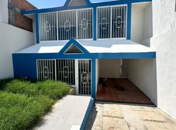 Casa de 3 habitaciones, Morelia · Casa en Venta en Fuentes de Morelia | Coto Privado | 3 Recámaras | Gran Potencial de Remodelación